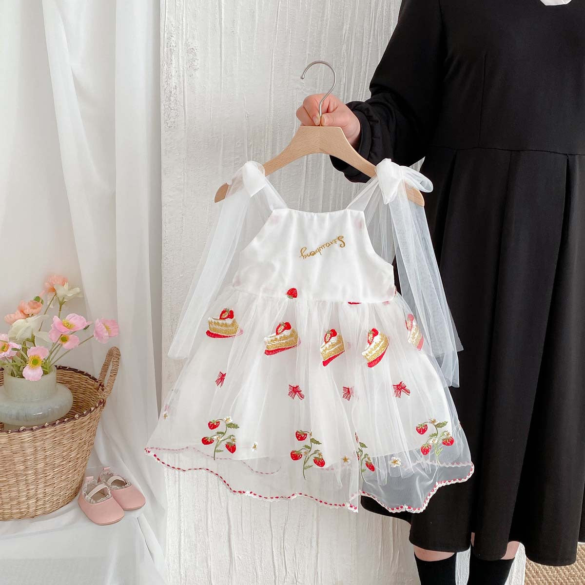 Vestido Infantil Bolo e Morangos