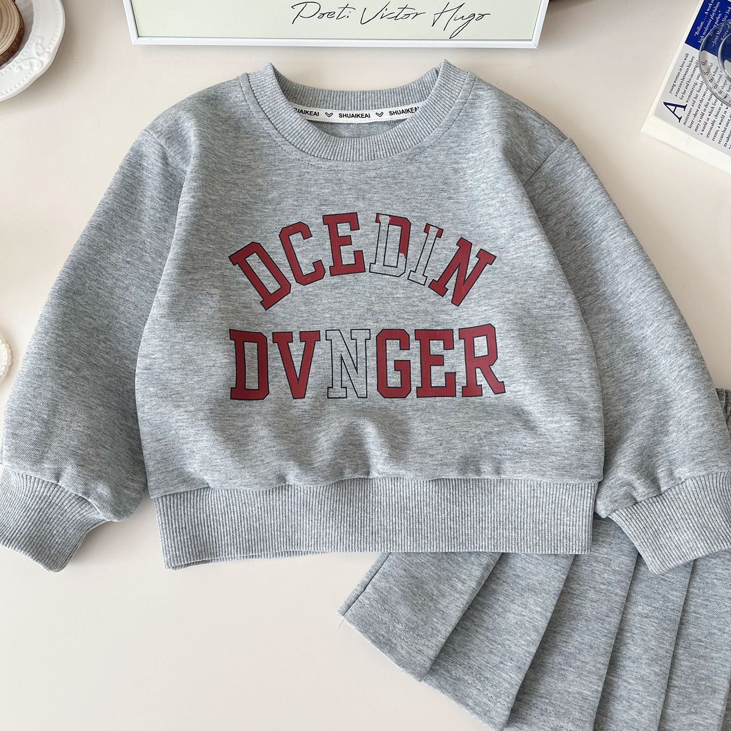 Conjunto Infantil Suéter e Saia Plíssada