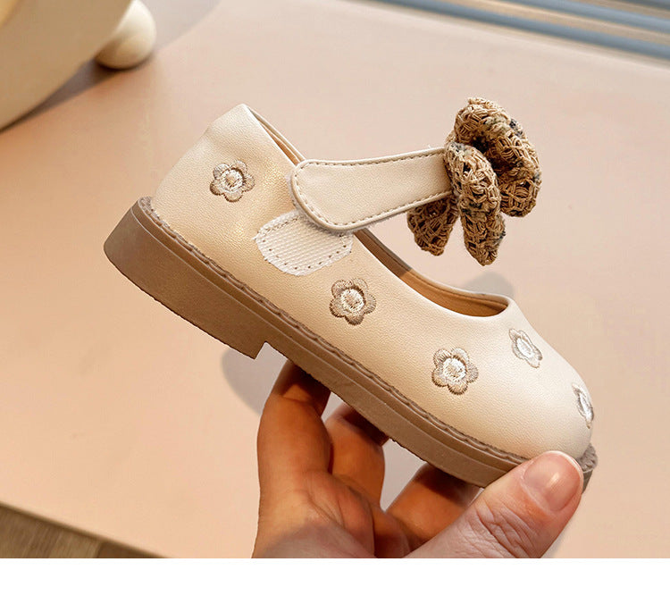 Sapato Infantil Feminino Lacinho Vazado Florzinhas
