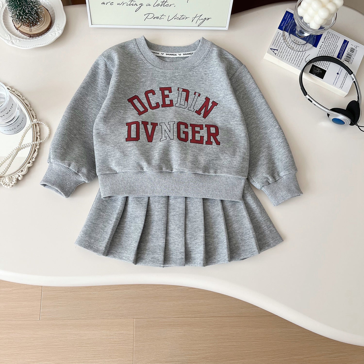 Conjunto Infantil Suéter e Saia Plíssada