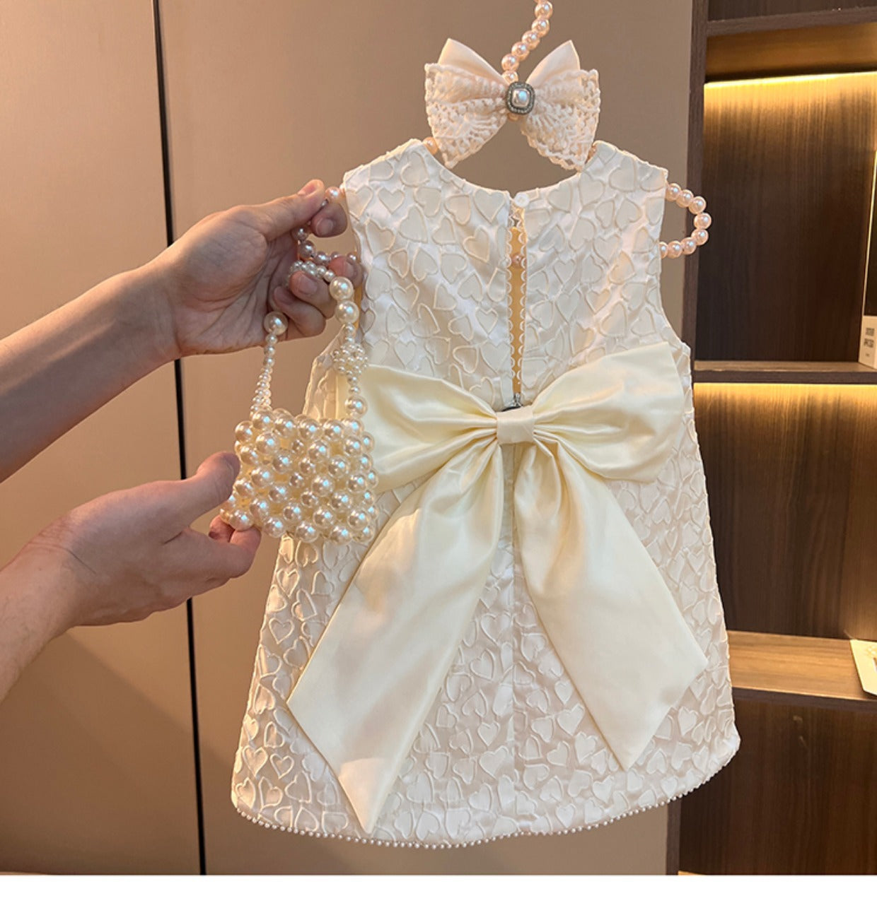 Vestido Infantil Coraçõeszinhos e Laço