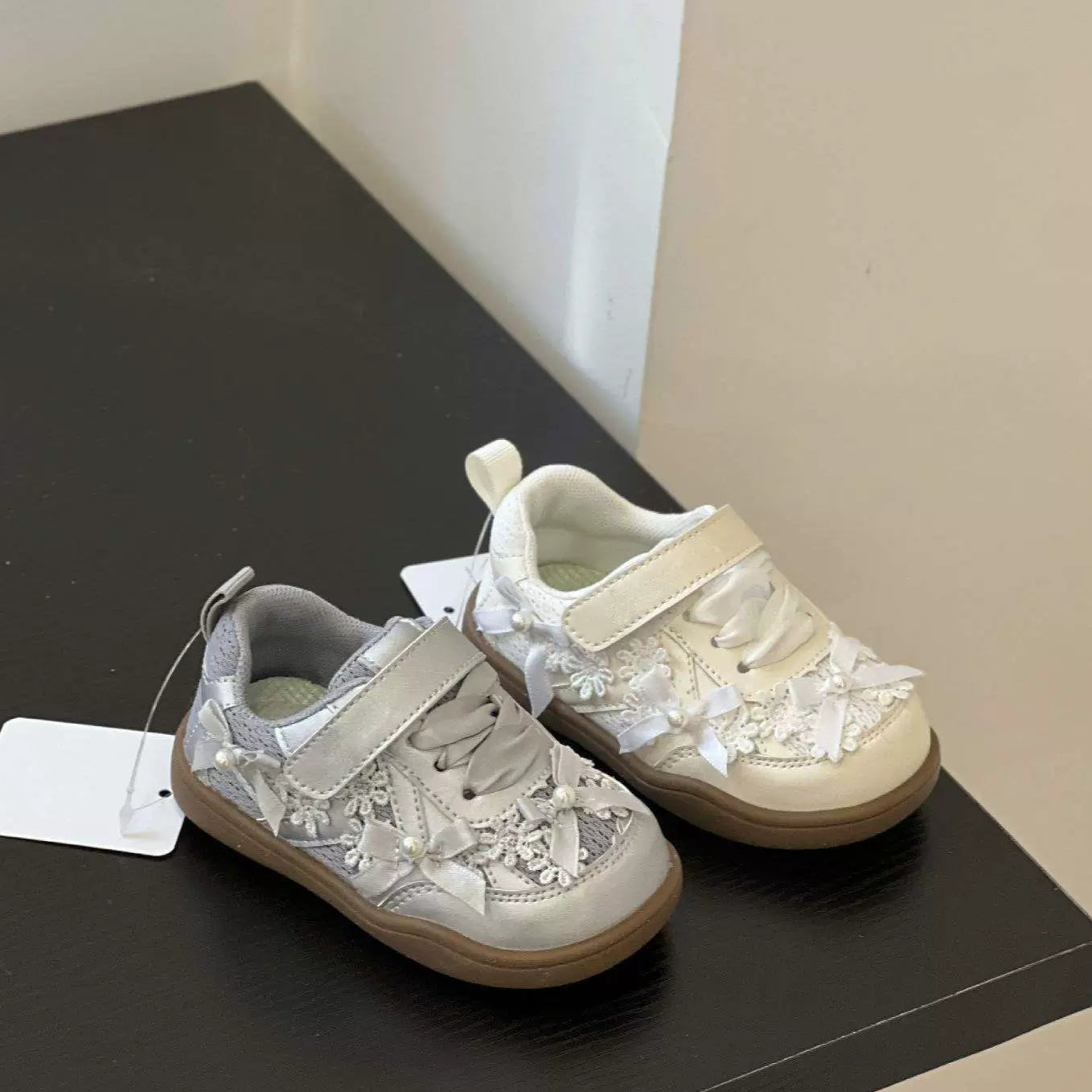 Tênis Infantil Florzinhas e Lacinho