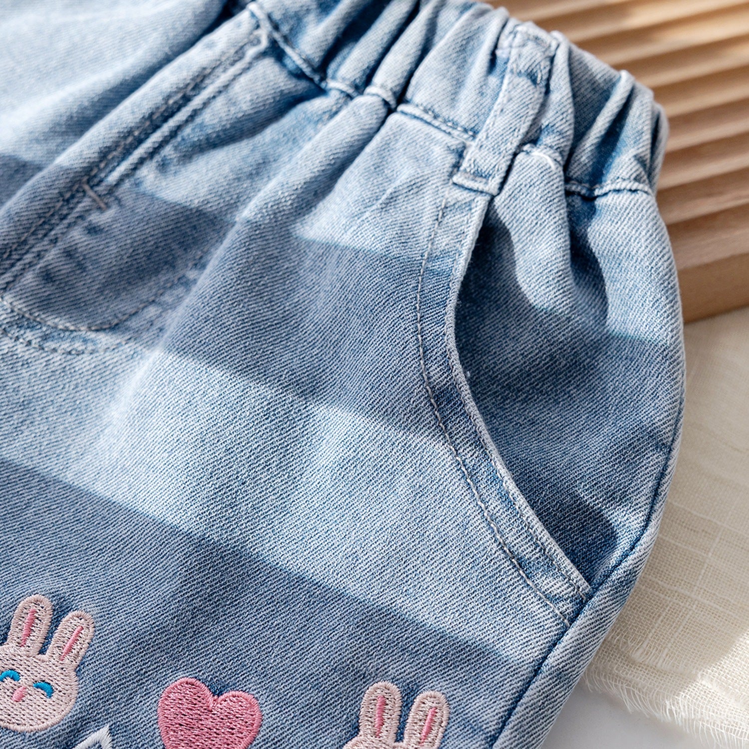 Shorts Infantil Feminino Jeans Coelhinhos