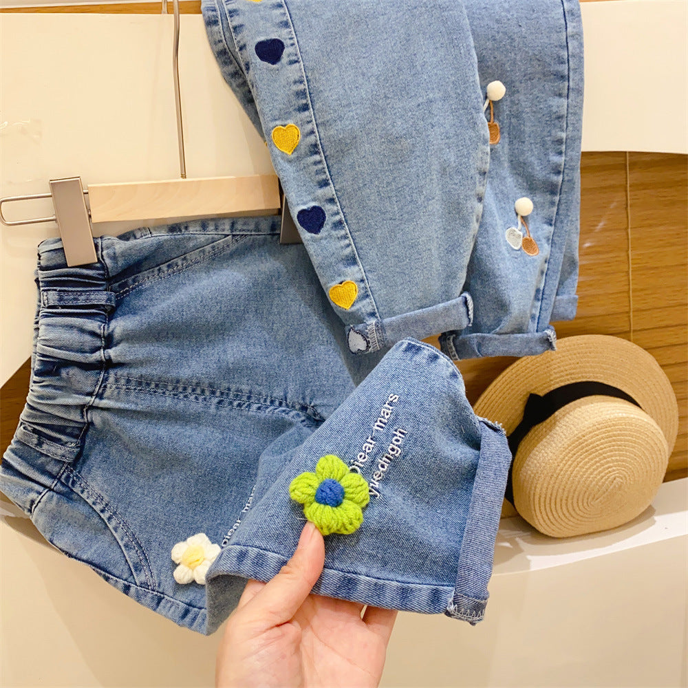 Calça Infantil Feminina Jeans Florzinhas e Coraçõeszinhos