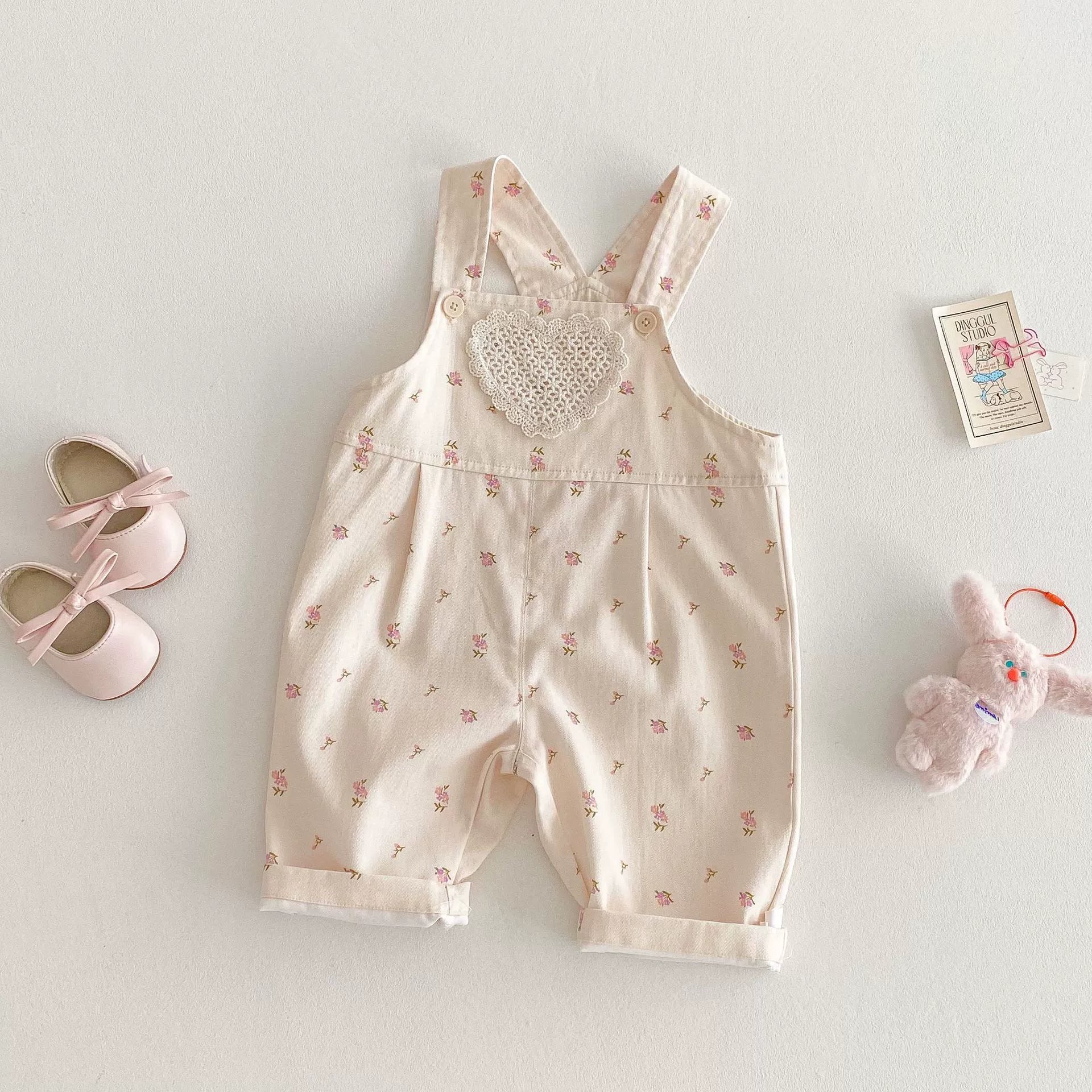 Macacão Infantil Coração Florzinhas