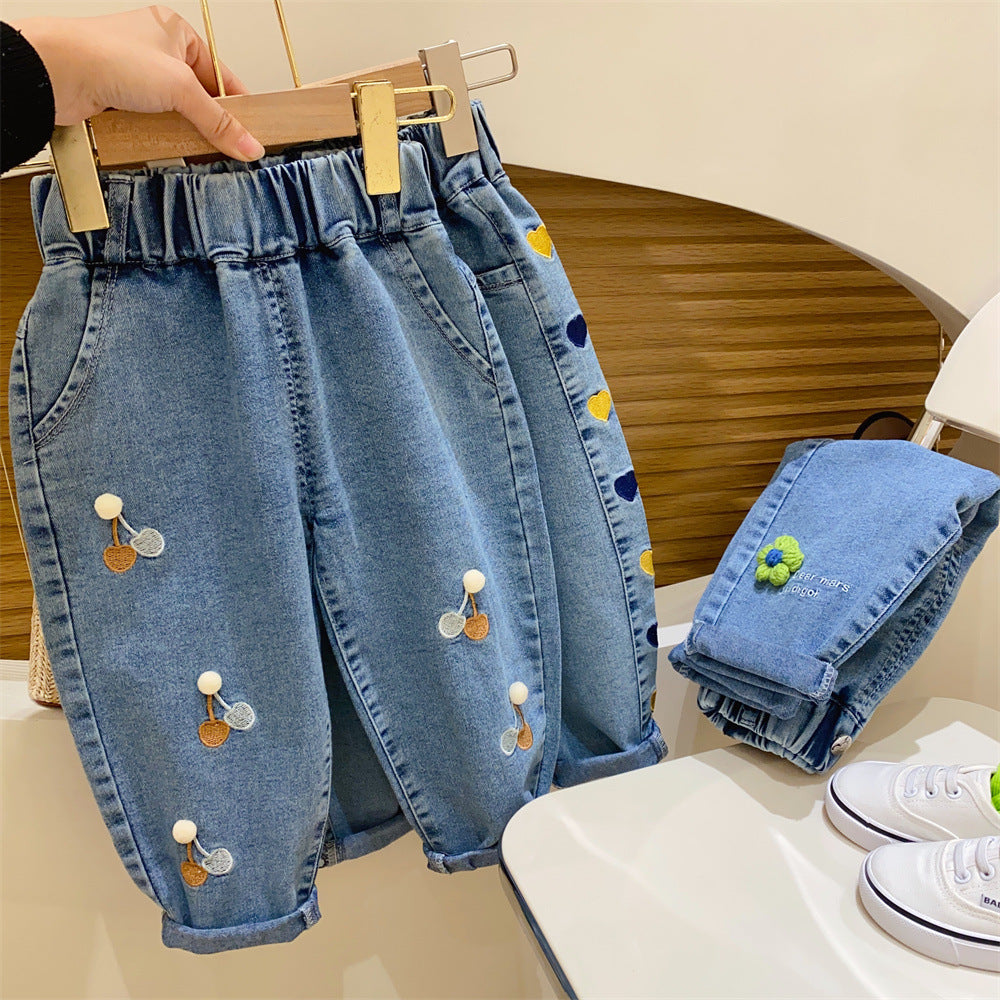 Calça Infantil Feminina Jeans Florzinhas e Coraçõeszinhos