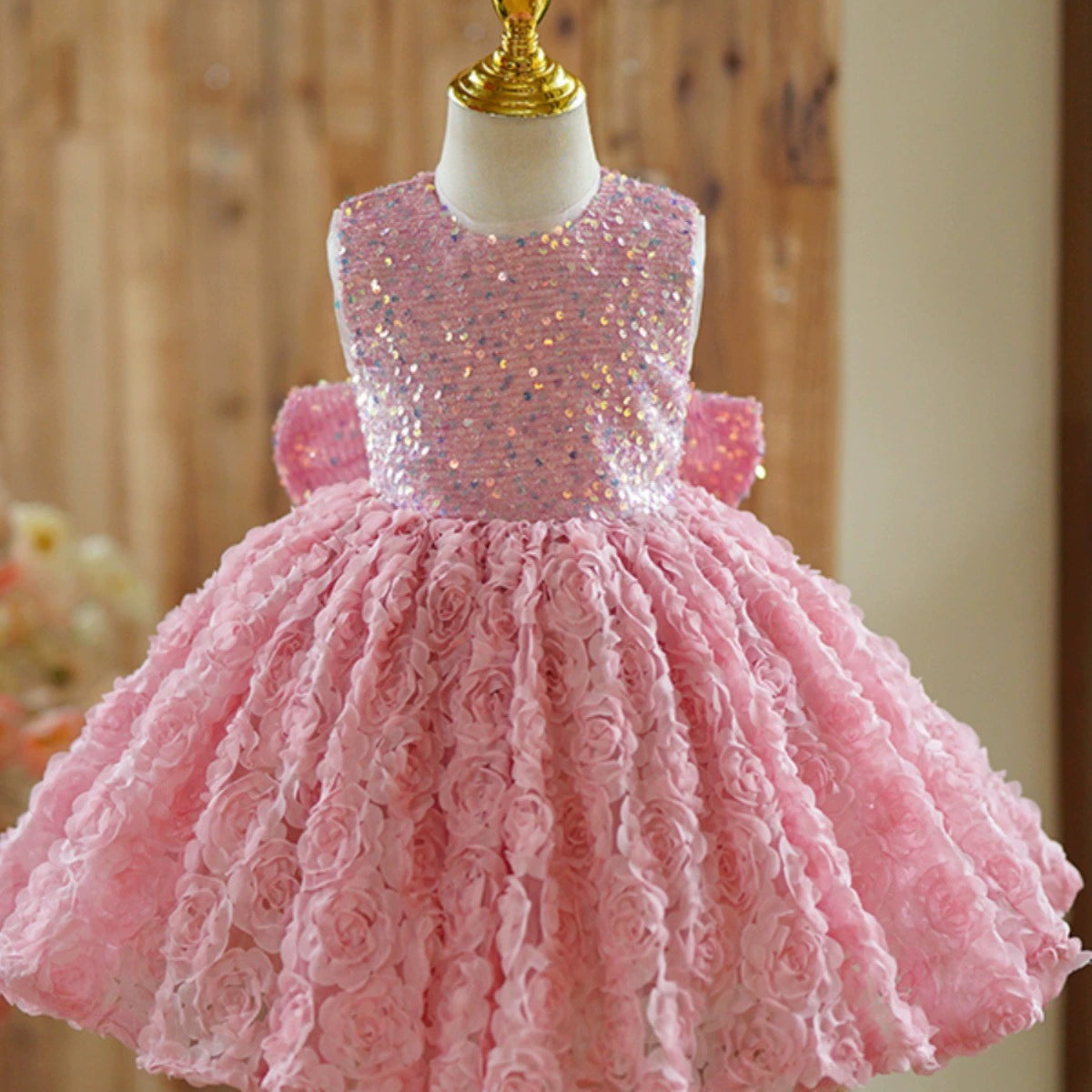 Vestido Infantil Rosa Floral e Brilhos