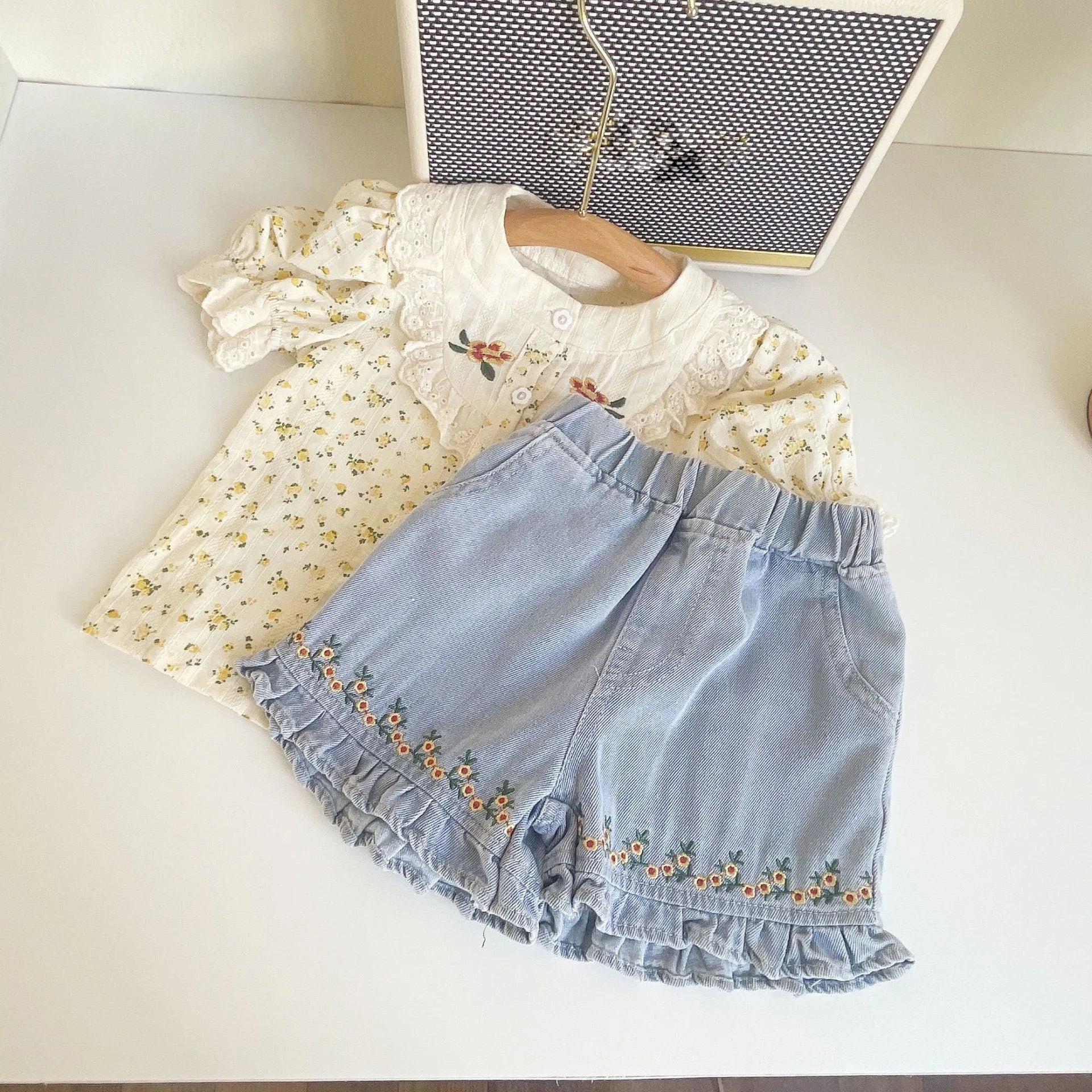 Conjunto Infantil Feminino Florzinhas e Jeans