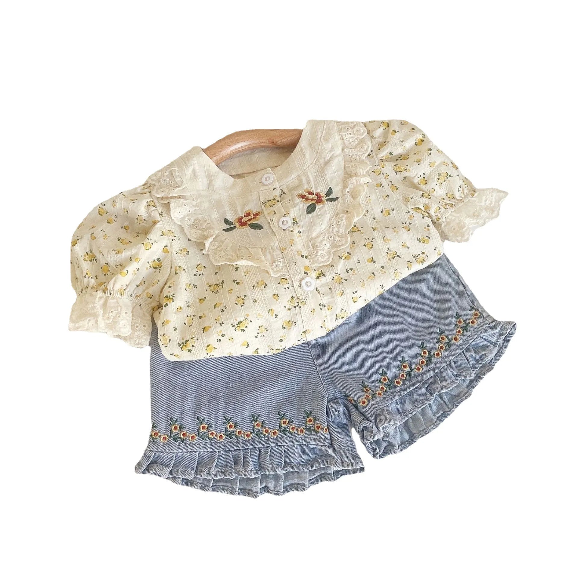 Conjunto Infantil Feminino Florzinhas e Jeans