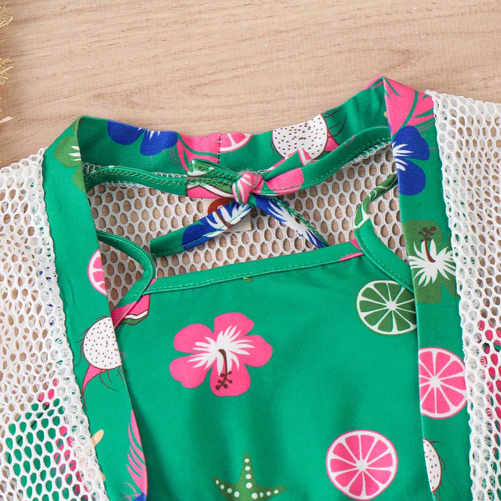 Conjunto Infantil  Biquiní + Saida de Praia Verde Florzinhas