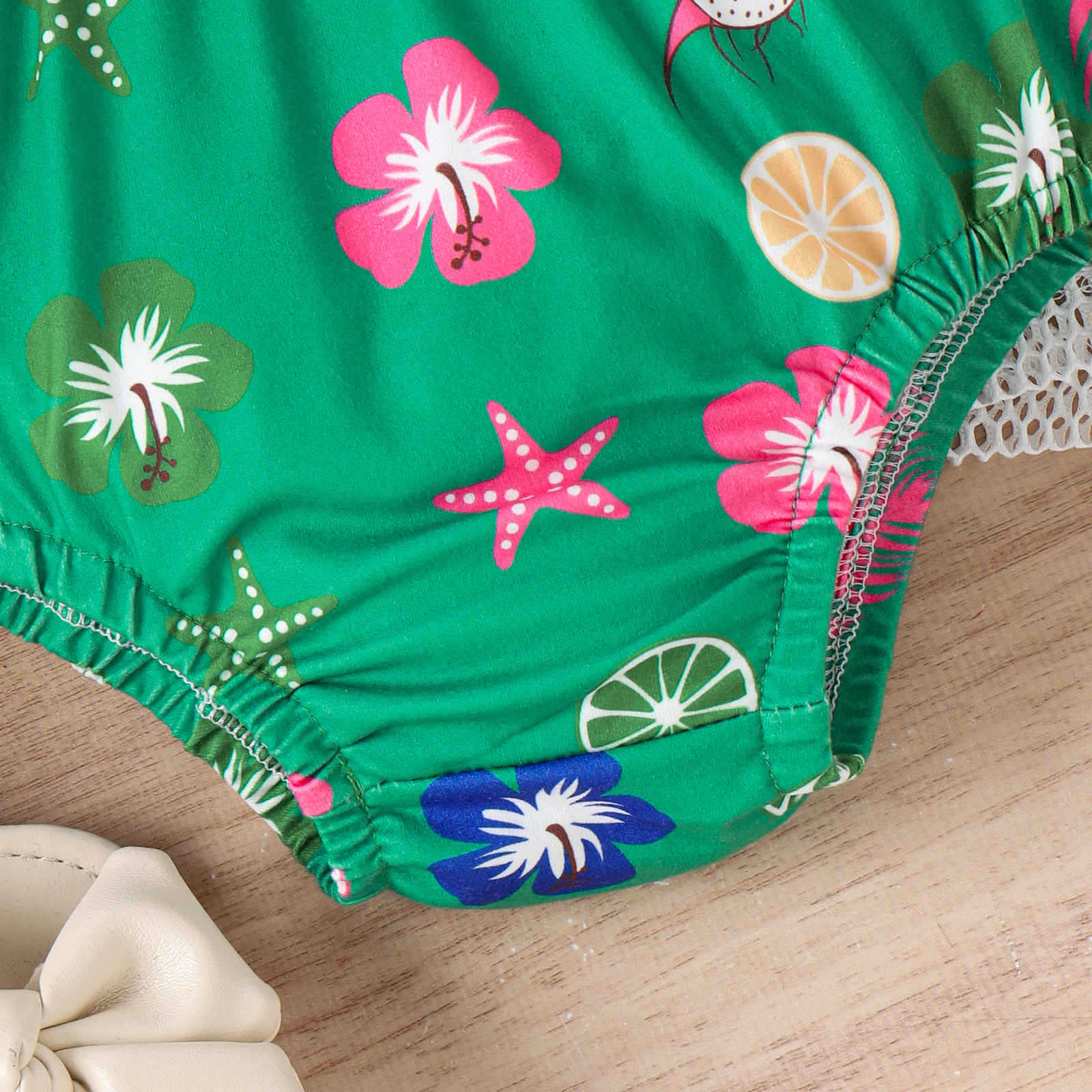 Conjunto Infantil  Biquiní + Saida de Praia Verde Florzinhas