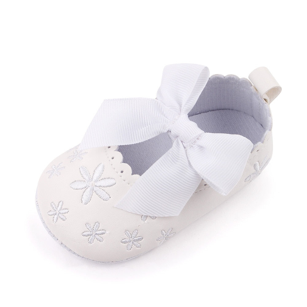 Sapatinho Bordados de Flores sapatos Loja Click Certo Branco 0-6 Meses 11cm 